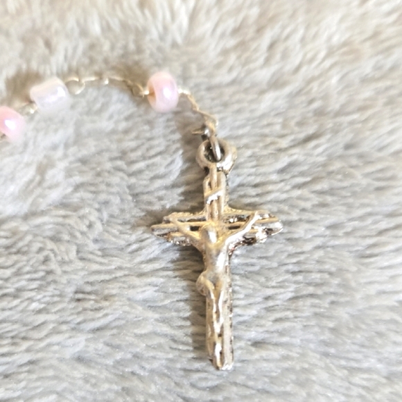 #534 Pink Beaded Rosary with Silver Cross - Picture 3 of 3